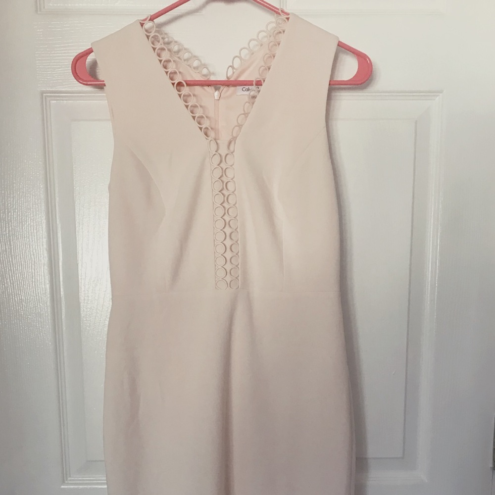 Calvin Klein
SLEEVELESS SHEATH DRESS